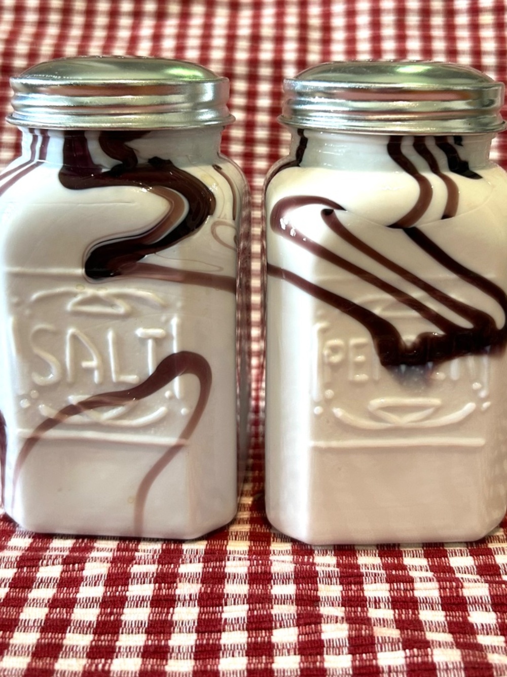 Retro New Salt & Pepper Range Top Shakers Slag Glass Style White w Wine Swirls 2